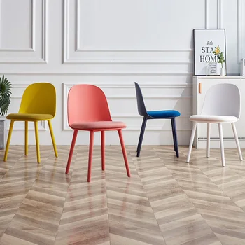 Скандинавский пластиковый обеденный стул Дизайн Макияжа Современные минималистичные обеденные стулья Спинка табурета Мебель для гостиной Sillas De Comedor