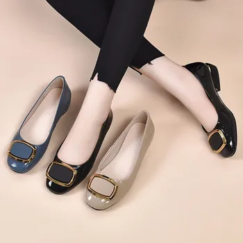 Новые женские универсальные туфли из мягкой кожи Four Seasons на среднем каблуке, женские туфли с металлическими пряжками на толстом каблуке с мелким носком.